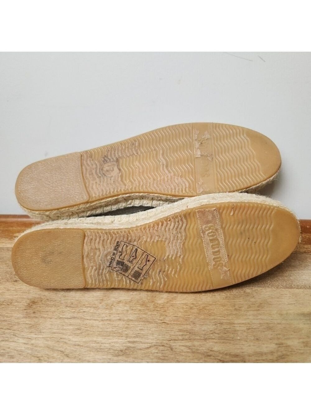 SOLUDOS Spirit Animal Smoking Slipper- Cat Embroidery Sand Size 7 - Picture 11 of 13